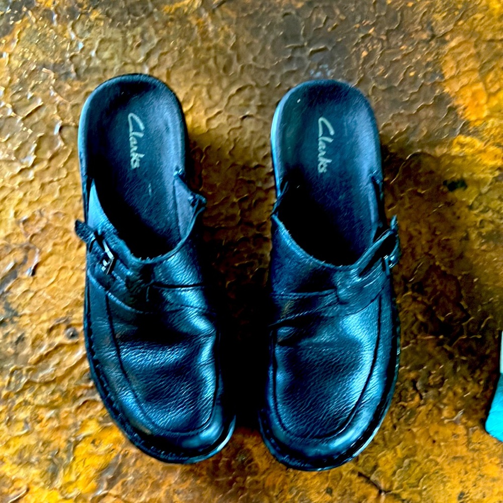 Clarks leather shoes. 6M. Excelent condition
